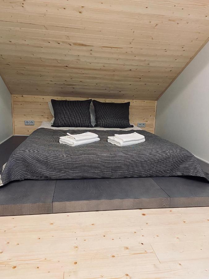 Roze Guest Houses Sklandas Bernati Ngoại thất bức ảnh