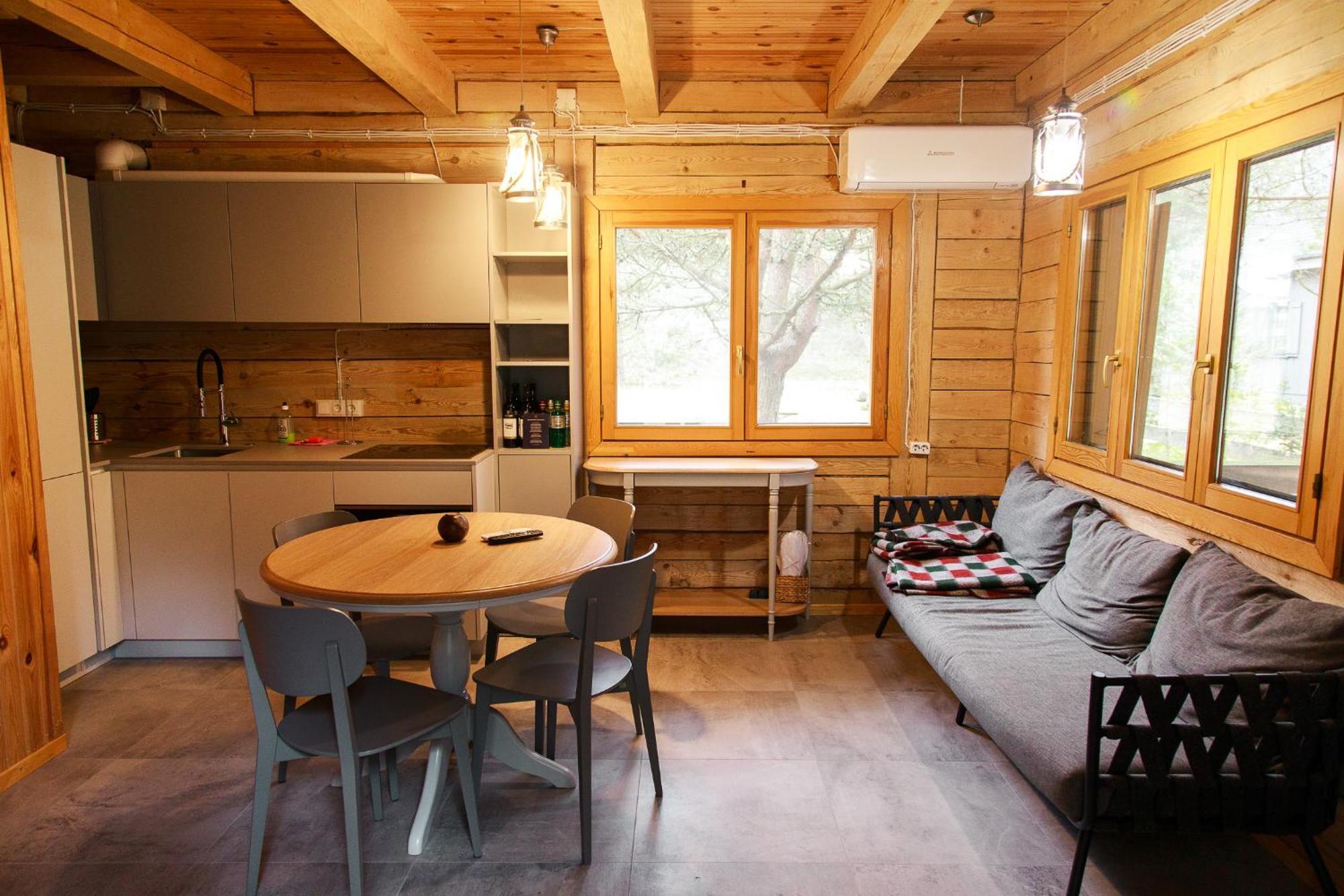Roze Guest Houses Sklandas Bernati Ngoại thất bức ảnh